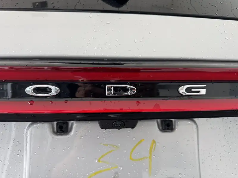 2026 Dodge Durango SXT| POWER LIFTGATE | REMOTE START |, stříbrná, 1 015 km, dovoz Kanada — foto 5 z 12