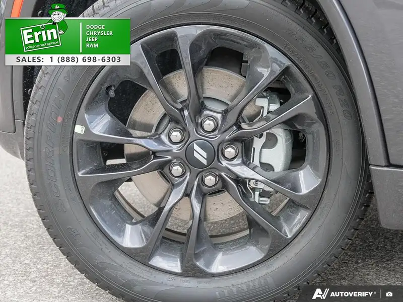 2026 Dodge Durango, šedá, dovoz Kanada — foto 6 z 12