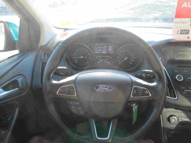 2016 Ford Focus SE, modrá, 143 812 km, dovoz Kanada — foto 10 z 13