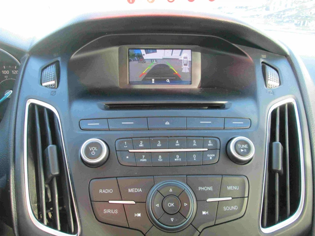 2016 Ford Focus SE, modrá, 143 812 km, dovoz Kanada — foto 11 z 13