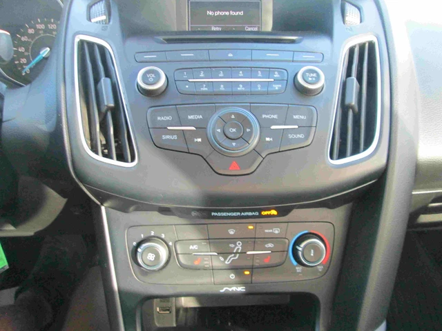 2016 Ford Focus SE, modrá, 143 812 km, dovoz Kanada — foto 12 z 13