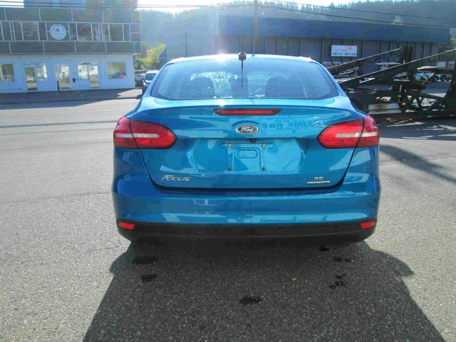 2016 Ford Focus SE, modrá, 143 812 km, dovoz Kanada — foto 4 z 13