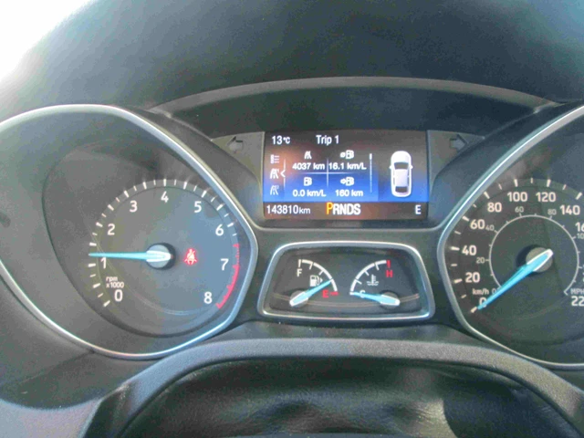 2016 Ford Focus SE, modrá, 143 812 km, dovoz Kanada — foto 9 z 13