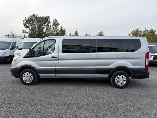 2015 Ford, dovoz Kanada — foto 2 z 12