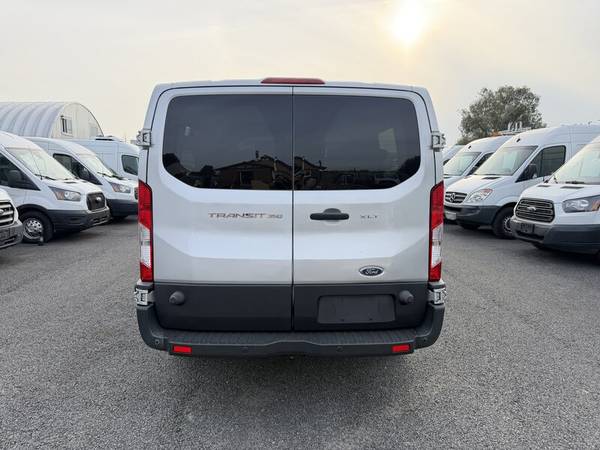 2015 Ford, dovoz Kanada — foto 4 z 12