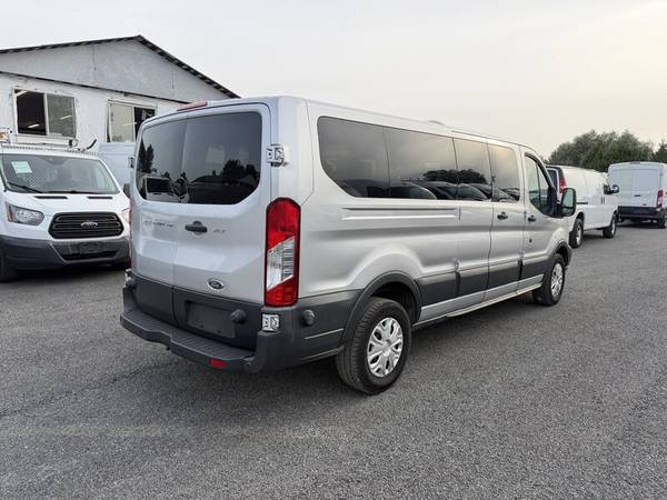 2015 Ford, dovoz Kanada — foto 5 z 12