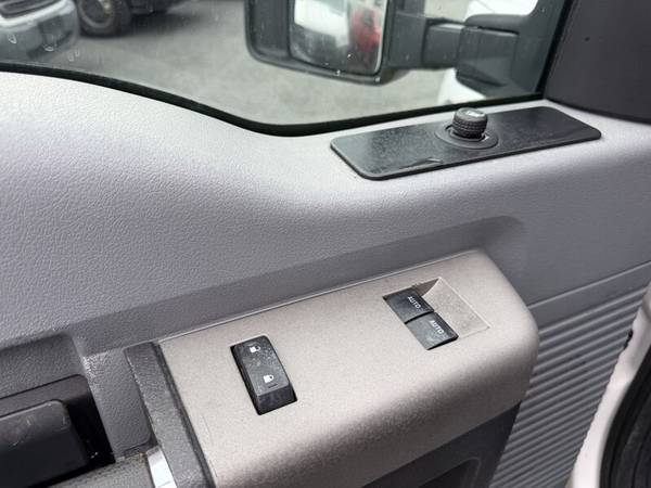 2016 Ford, dovoz Kanada — foto 10 z 12