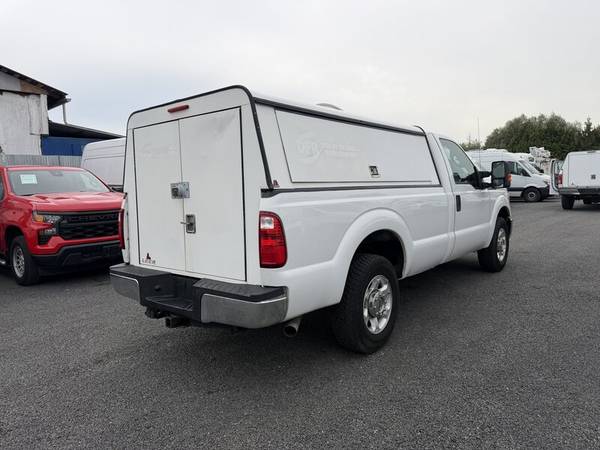 2016 Ford, dovoz Kanada — foto 5 z 12