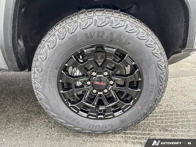2026 GMC Canyon Elevation, šedá, 18 km, dovoz Kanada — foto 9 z 20