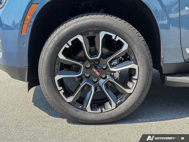 2026 GMC Yukon Elevation, modrá, 5 km, dovoz Kanada — foto 9 z 20