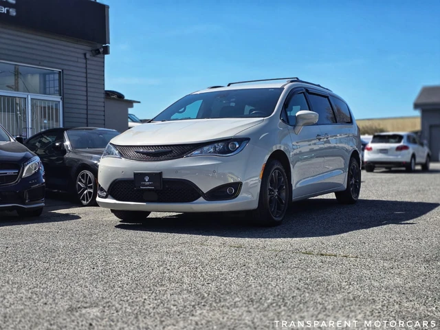 2020 Chrysler Pacifica Touring L, bílá, 72 515 km, dovoz Kanada — foto 2 z 5