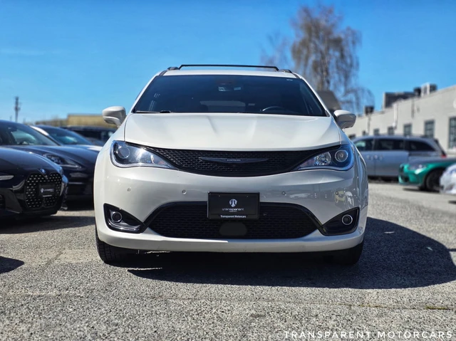 2020 Chrysler Pacifica Touring L, bílá, 72 515 km, dovoz Kanada — foto 3 z 5