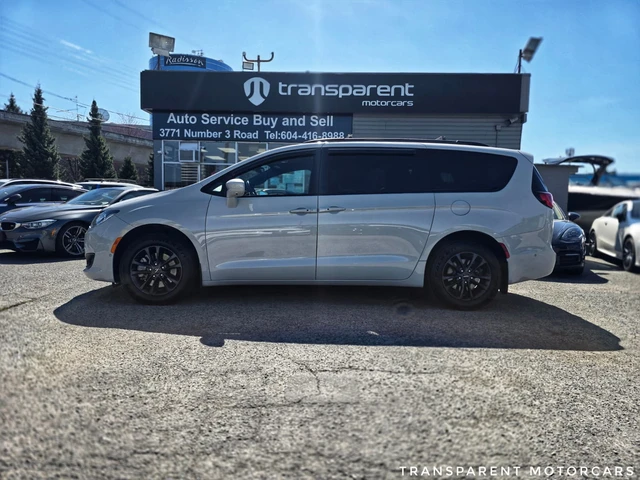 2020 Chrysler Pacifica Touring L, bílá, 72 515 km, dovoz Kanada — foto 4 z 5