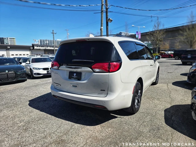 2020 Chrysler Pacifica Touring L, bílá, 72 515 km, dovoz Kanada — foto 5 z 5