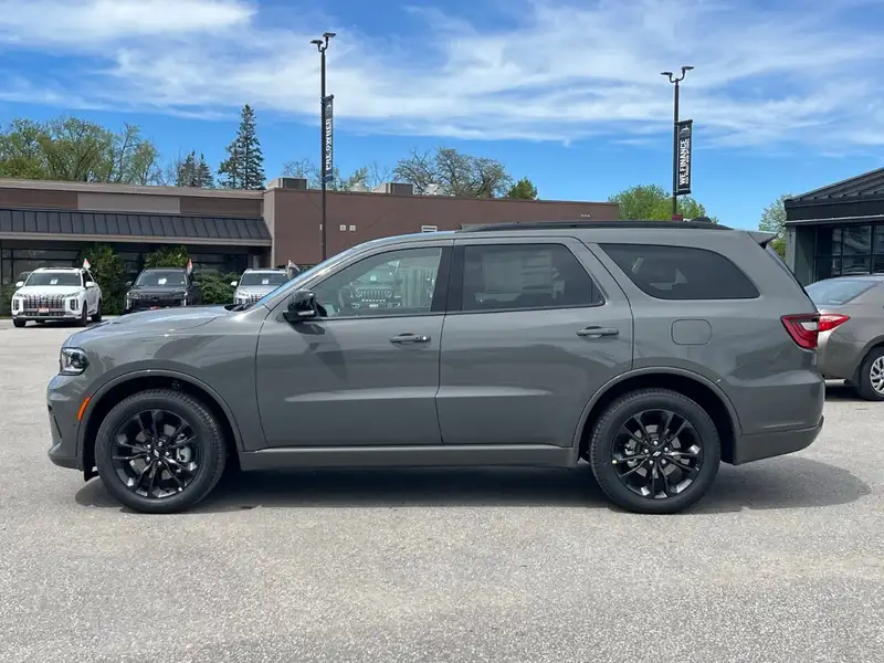 2026 Dodge Durango GT Plus, šedá, 15 km, dovoz Kanada — foto 4 z 12