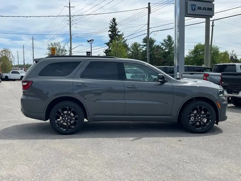 2026 Dodge Durango GT Plus, šedá, 15 km, dovoz Kanada — foto 9 z 12
