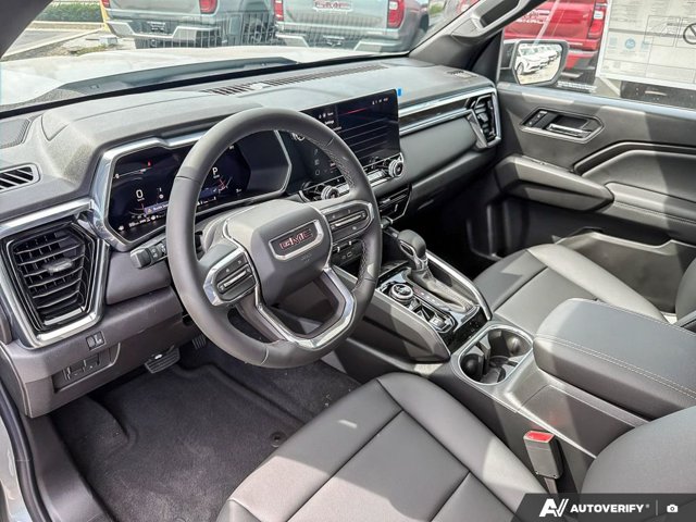2026 GMC Canyon Elevation, šedá, 7 km, dovoz Kanada — foto 16 z 20