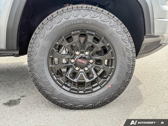 2026 GMC Canyon Elevation, šedá, 7 km, dovoz Kanada — foto 9 z 20