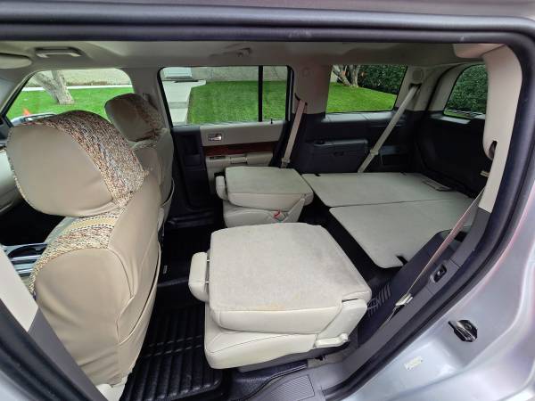 2011 Ford, dovoz Kanada — foto 11 z 12