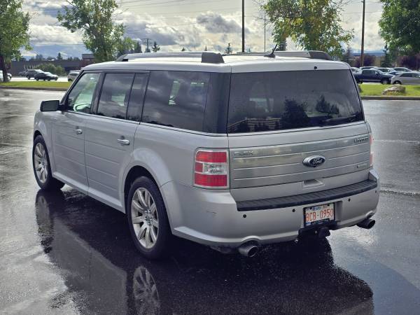 2011 Ford, dovoz Kanada — foto 2 z 12