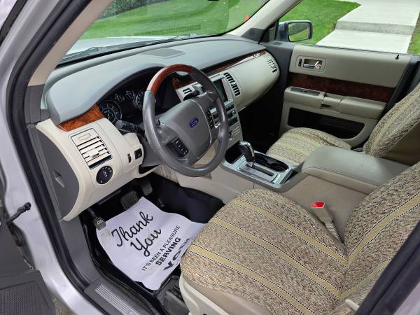 2011 Ford, dovoz Kanada — foto 3 z 12