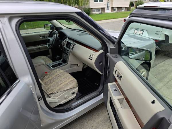 2011 Ford, dovoz Kanada — foto 4 z 12