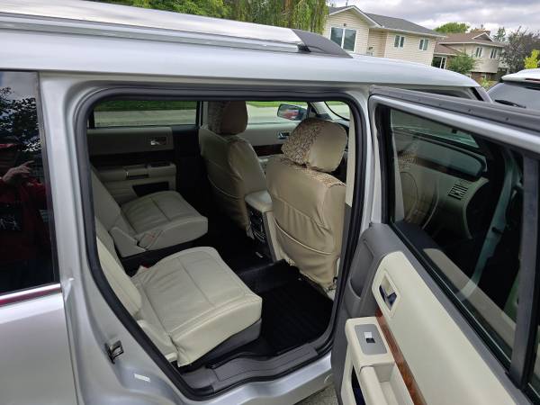 2011 Ford, dovoz Kanada — foto 5 z 12