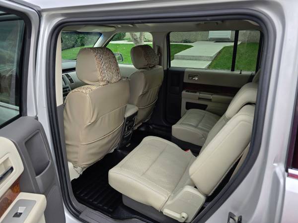 2011 Ford, dovoz Kanada — foto 6 z 12