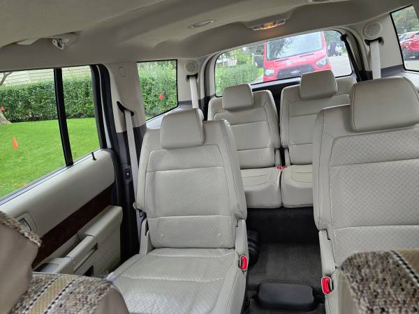 2011 Ford, dovoz Kanada — foto 7 z 12