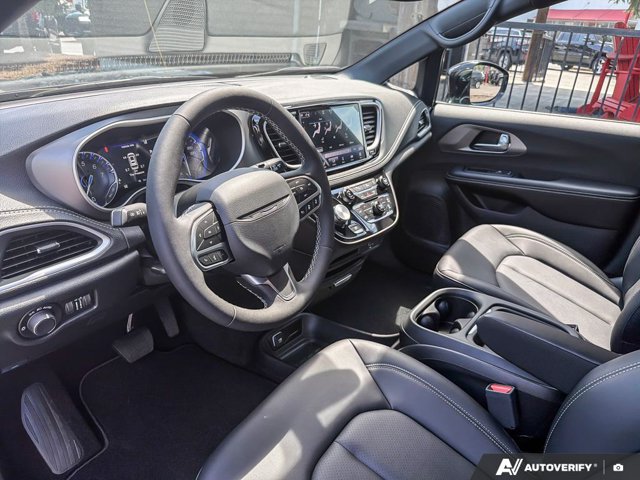 2027 Chrysler Pacifica Select, černá, 15 km, dovoz Kanada — foto 10 z 20