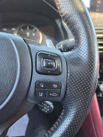 2021 Lexus, dovoz Kanada — foto 12 z 12