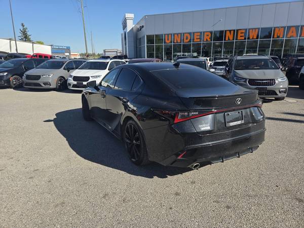 2021 Lexus, dovoz Kanada — foto 4 z 12