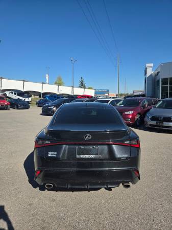 2021 Lexus, dovoz Kanada — foto 5 z 12