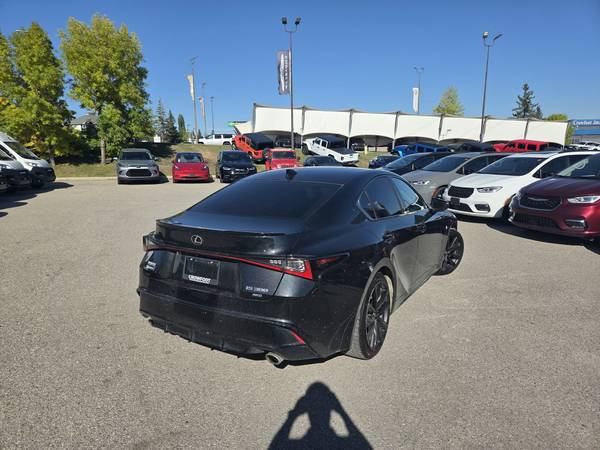 2021 Lexus, dovoz Kanada — foto 6 z 12
