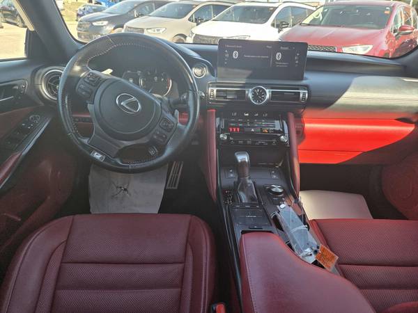 2021 Lexus, dovoz Kanada — foto 9 z 12