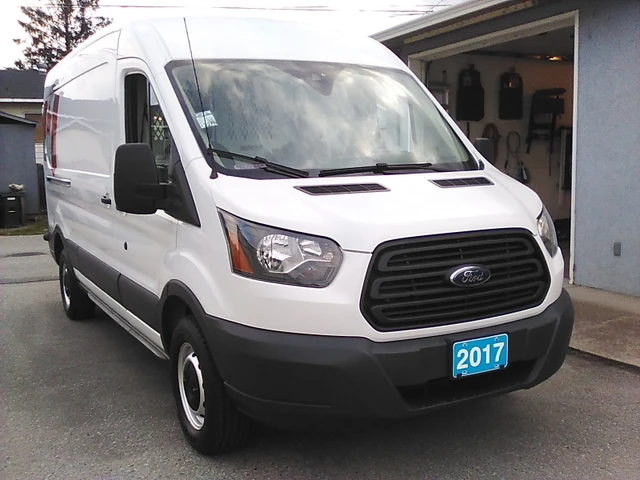 2017 Ford Transit, bílá, 221 000 km, dovoz Kanada — foto 3 z 5