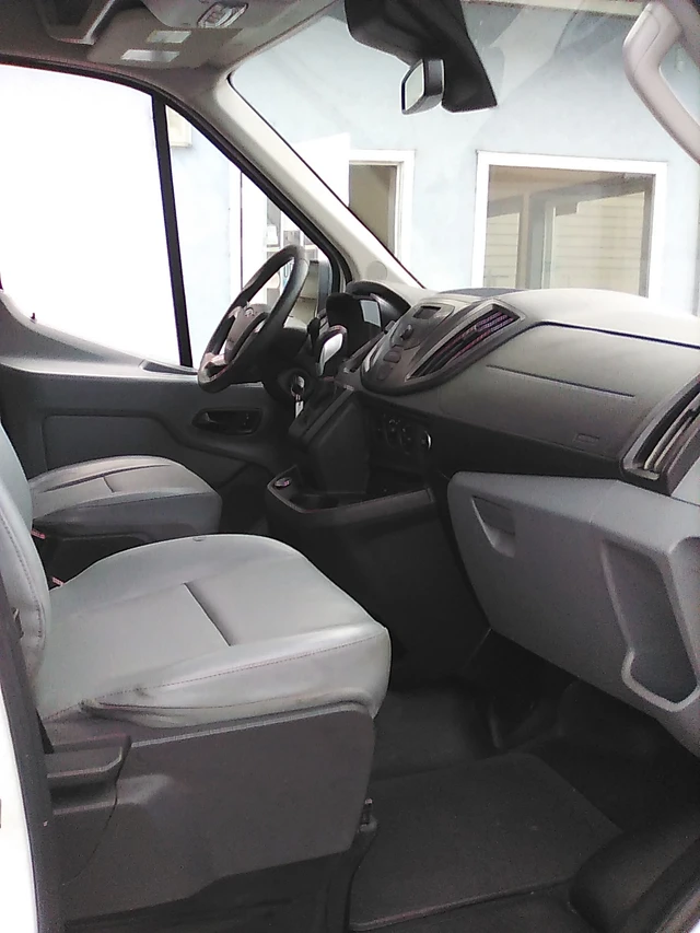 2017 Ford Transit, bílá, 221 000 km, dovoz Kanada — foto 5 z 5