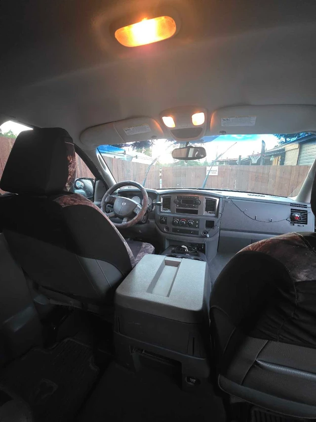 2007 Dodge Ram1500, šedá, 252 864 km, dovoz Kanada — foto 4 z 5