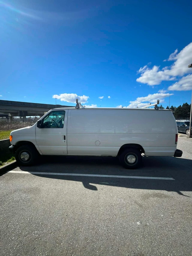 2004 Ford E-250, 190 000 km, dovoz Kanada — foto 2 z 5