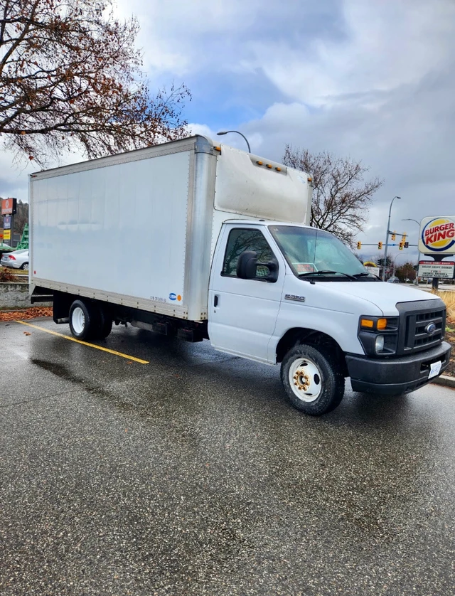 2010 Ford E-350, 213 000 km, dovoz Kanada — foto 2 z 3