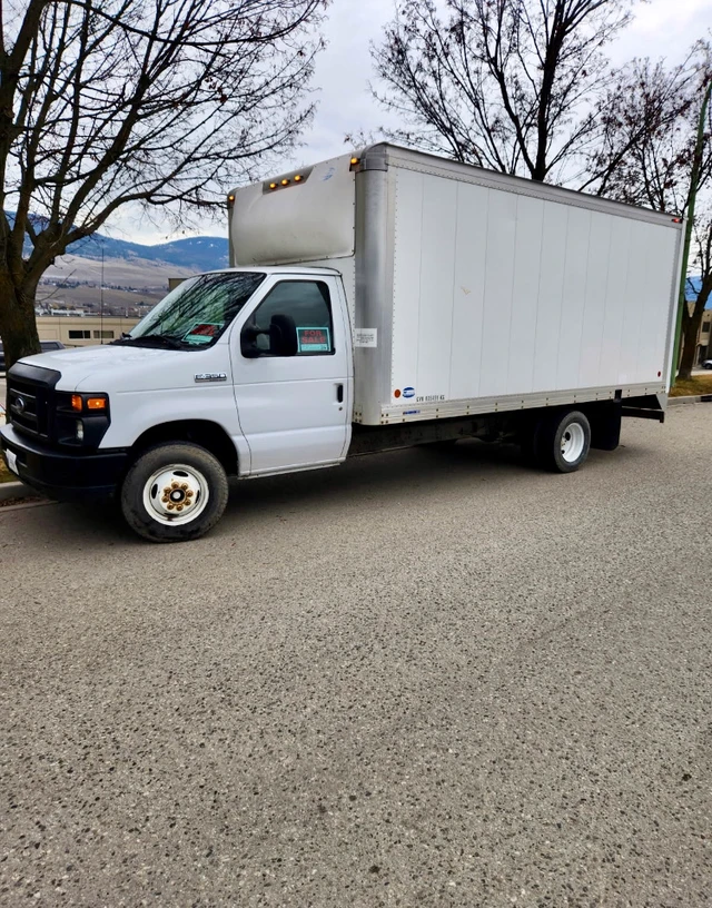2010 Ford E-350, 213 000 km, dovoz Kanada — foto 3 z 3