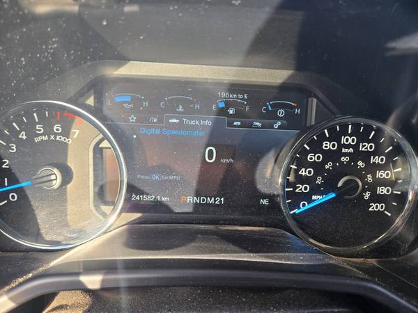 2016 Ford, dovoz Kanada — foto 10 z 12