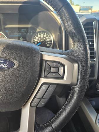2016 Ford, dovoz Kanada — foto 12 z 12