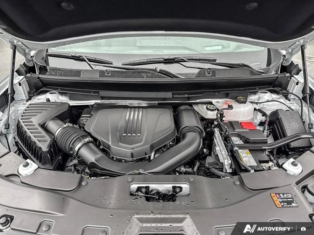 2026 GMC Acadia Elevation, bílá, 16 km, dovoz Kanada — foto 13 z 20
