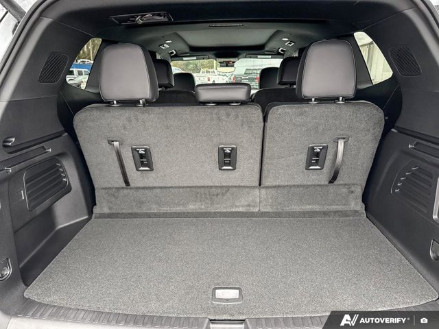 2026 GMC Acadia Elevation, bílá, 16 km, dovoz Kanada — foto 15 z 20