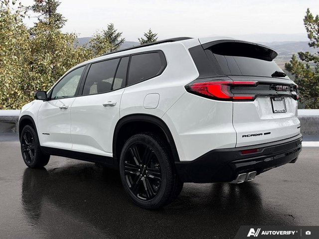 2026 GMC Acadia Elevation, bílá, 16 km, dovoz Kanada — foto 3 z 20