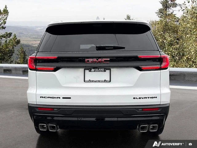 2026 GMC Acadia Elevation, bílá, 16 km, dovoz Kanada — foto 4 z 20
