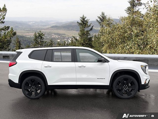 2026 GMC Acadia Elevation, bílá, 16 km, dovoz Kanada — foto 6 z 20