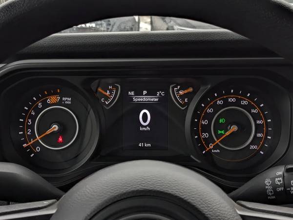 2026 Jeep, dovoz Kanada — foto 12 z 12