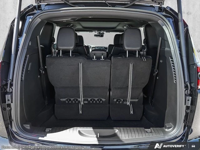 2027 Chrysler Pacifica Select, černá, dovoz Kanada — foto 8 z 20
